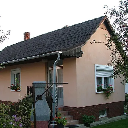 Kovacs Vendeghaz Гостевой дом *